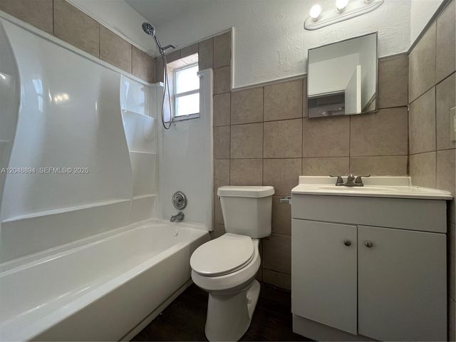 3024 NW 2nd St, Pompano Beach, FL 33069