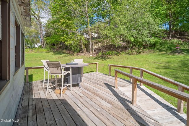 9 Ridge Road, East Greenbush, NY 12144
