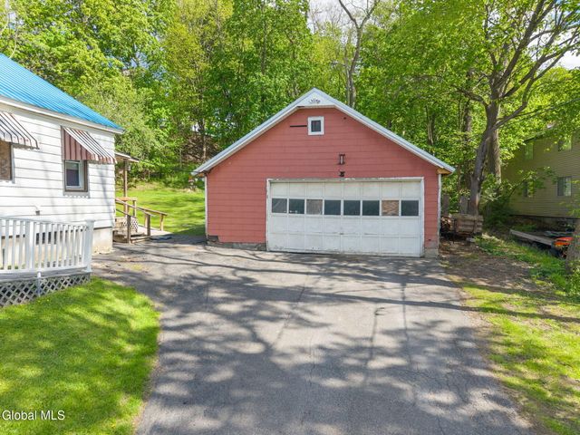9 Ridge Road, East Greenbush, NY 12144