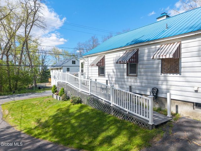 9 Ridge Road, East Greenbush, NY 12144