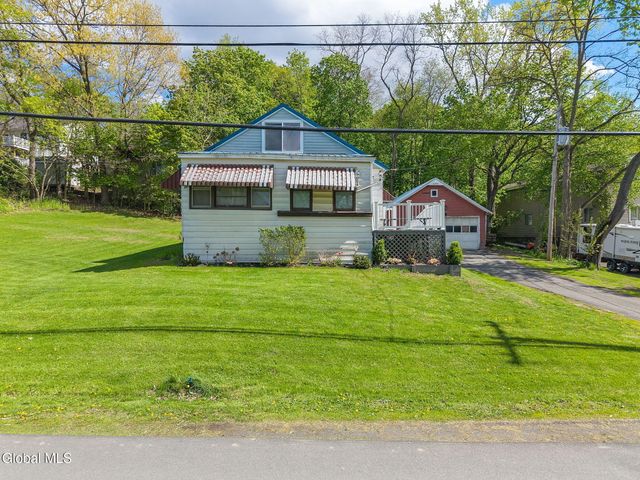 9 Ridge Road, East Greenbush, NY 12144