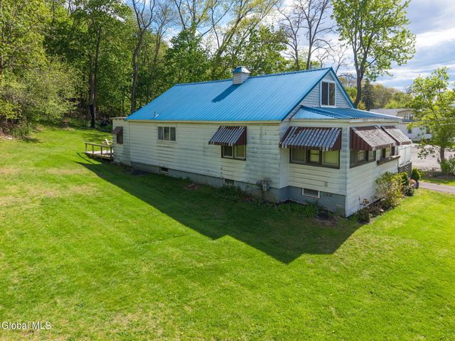 9 Ridge Road, East Greenbush, NY 12144