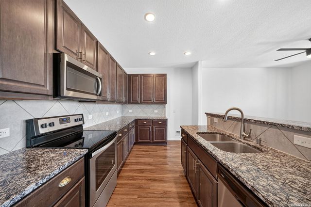174 Buttercup Bnd, New Braunfels, TX 78130