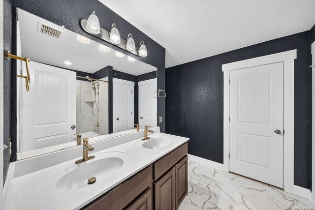 174 Buttercup Bnd, New Braunfels, TX 78130