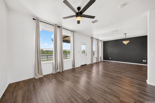 174 Buttercup Bnd, New Braunfels, TX 78130