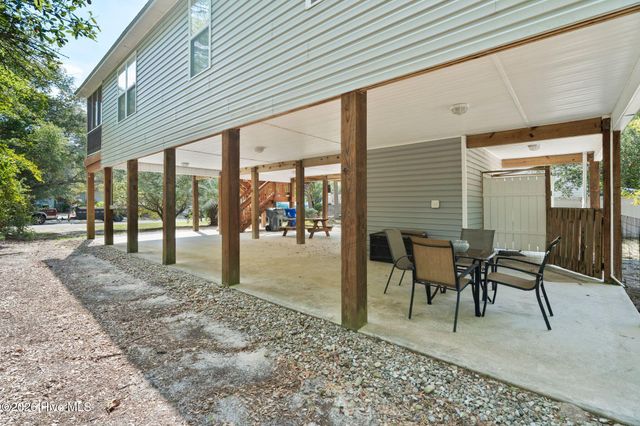 143 NE 4th Street, Oak Island, NC 28465