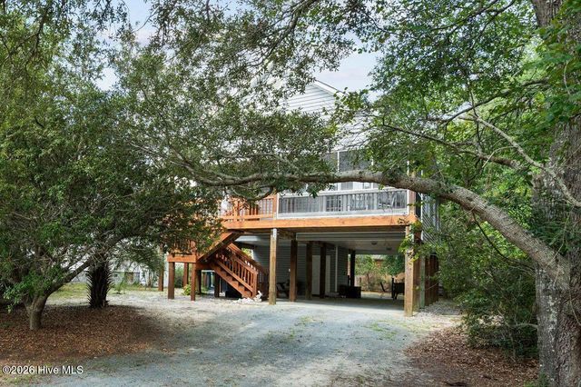 143 NE 4th Street, Oak Island, NC 28465