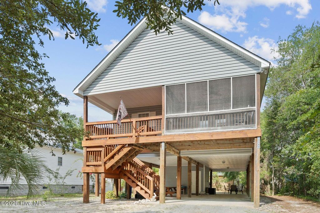 143 NE 4th Street, Oak Island, NC 28465