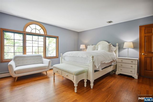49 Cherokee Court, Sparta, NJ 07871