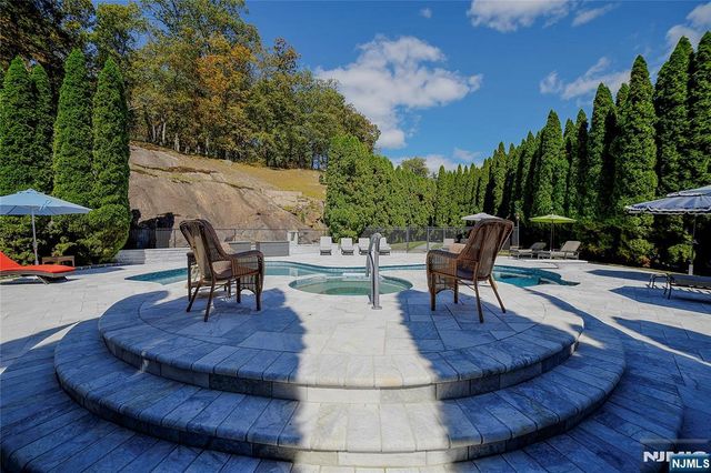 49 Cherokee Court, Sparta, NJ 07871
