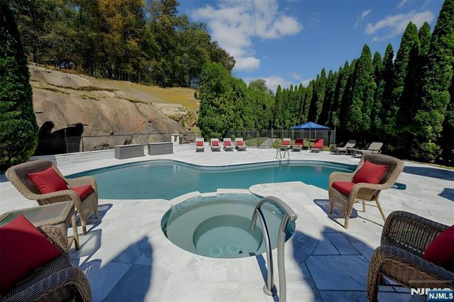 49 Cherokee Court, Sparta, NJ 07871