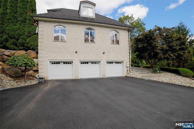 49 Cherokee Court, Sparta, NJ 07871