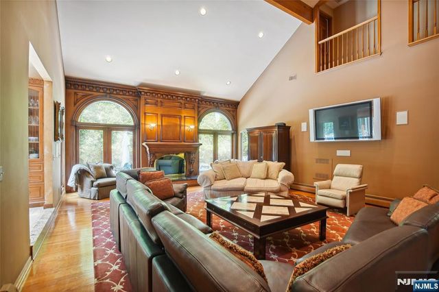 49 Cherokee Court, Sparta, NJ 07871