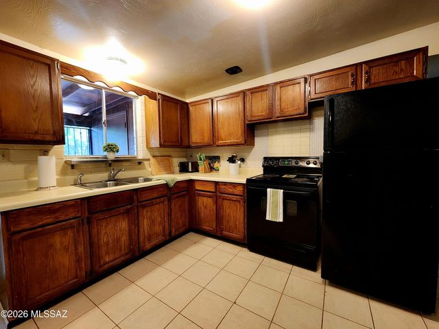 7477 E Desert Spring Drive, Tucson, AZ 85730