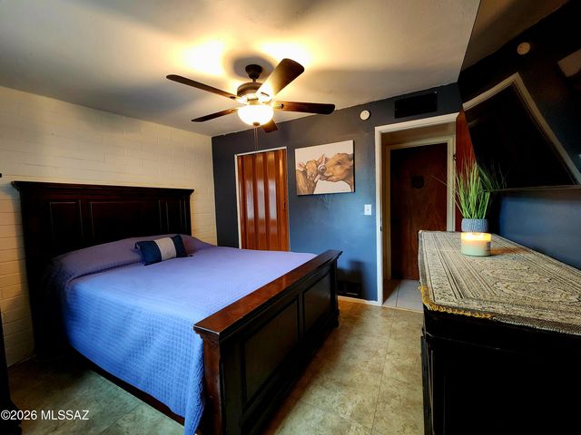 7477 E Desert Spring Drive, Tucson, AZ 85730