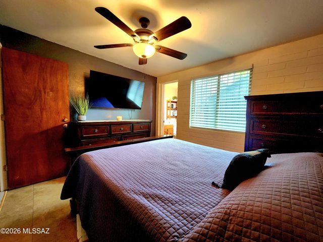 7477 E Desert Spring Drive, Tucson, AZ 85730
