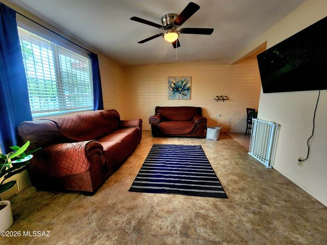 7477 E Desert Spring Drive, Tucson, AZ 85730
