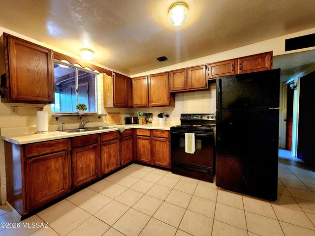 7477 E Desert Spring Drive, Tucson, AZ 85730