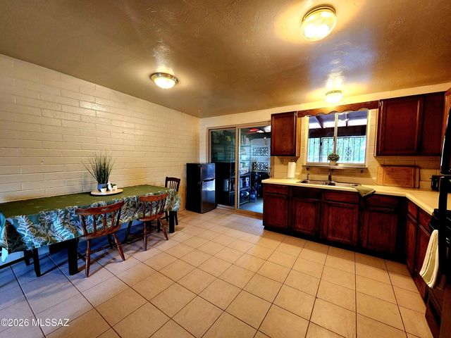 7477 E Desert Spring Drive, Tucson, AZ 85730