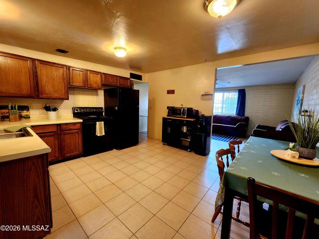 7477 E Desert Spring Drive, Tucson, AZ 85730