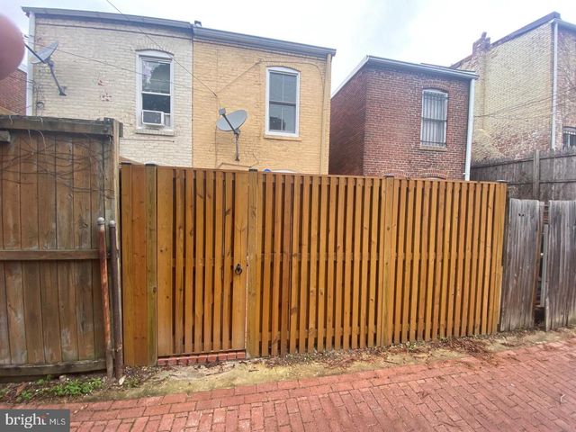 627 ACKER NE, Washington, DC 20002