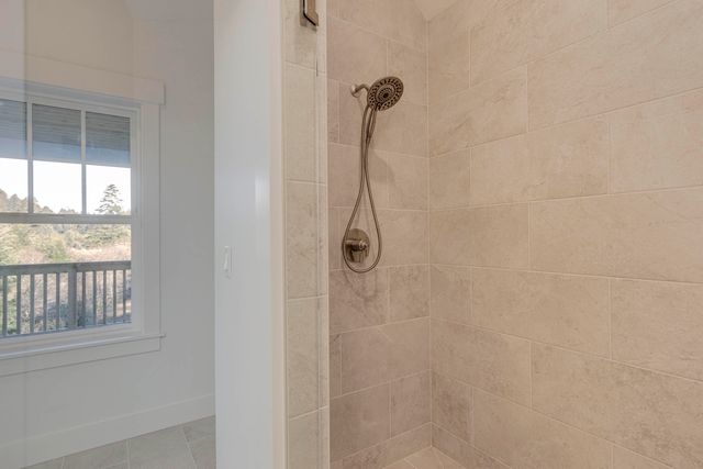 640 NE Lillian Lane, Depoe Bay, OR 97341