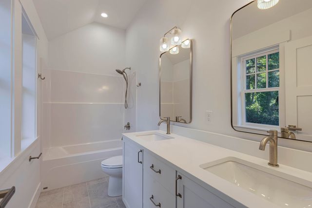 640 NE Lillian Lane, Depoe Bay, OR 97341