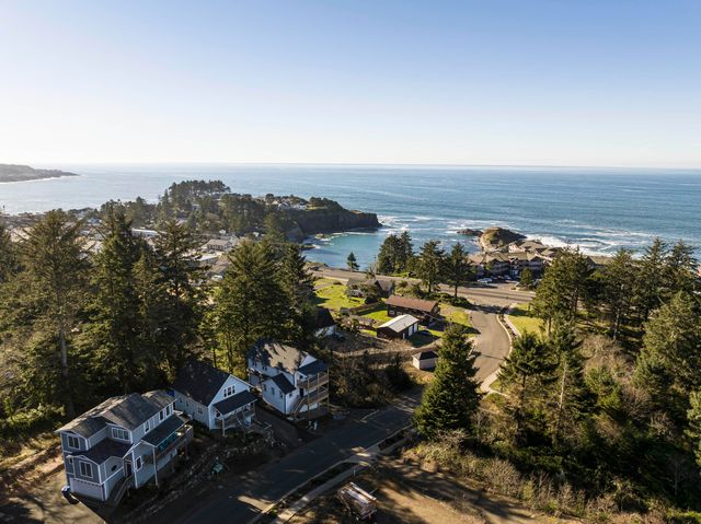 640 NE Lillian Lane, Depoe Bay, OR 97341