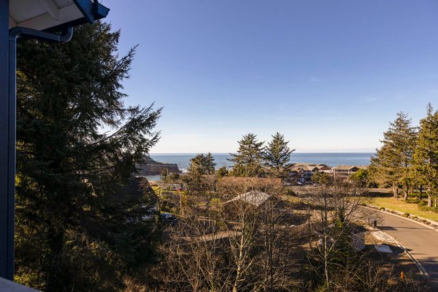 640 NE Lillian Lane, Depoe Bay, OR 97341