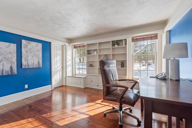 23 Tahanto Trail, Harvard, MA 01451