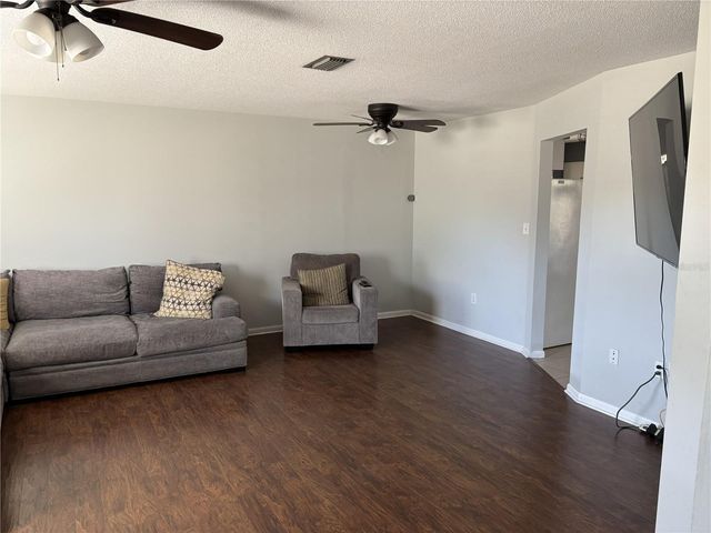 6106 LAWNCREST PLACE, Dover, FL 33527