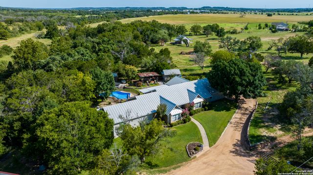 3936 S State HWY 16, Fredericksburg, TX 78624