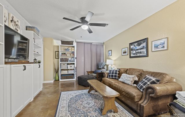 3936 S State HWY 16, Fredericksburg, TX 78624