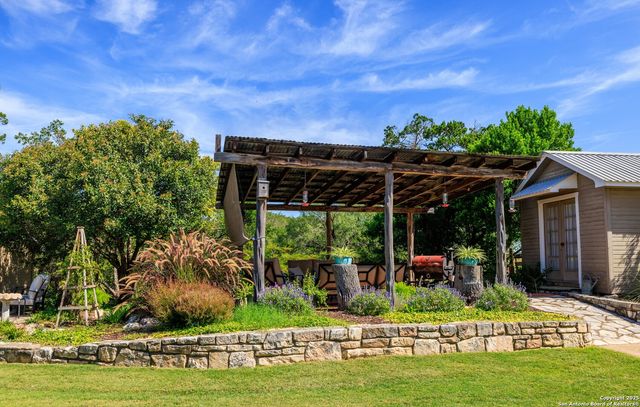 3936 S State HWY 16, Fredericksburg, TX 78624