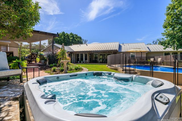 3936 S State HWY 16, Fredericksburg, TX 78624