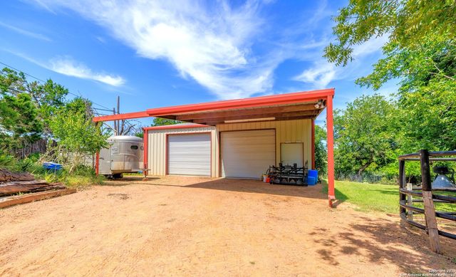 3936 S State HWY 16, Fredericksburg, TX 78624