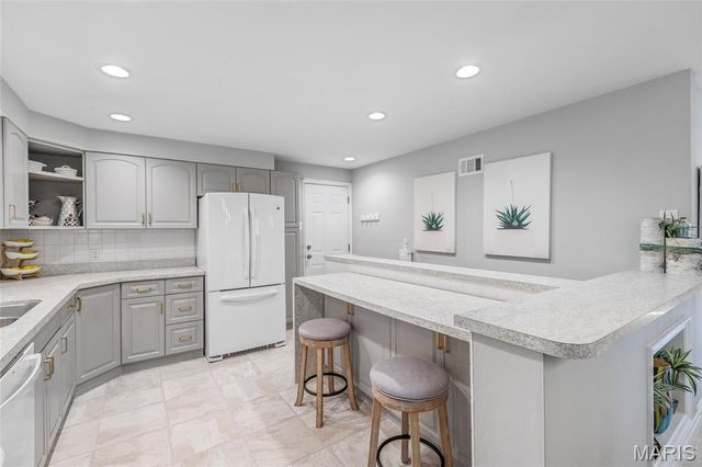 839 Meadow Acres Lane, Mehlville, MO 63125