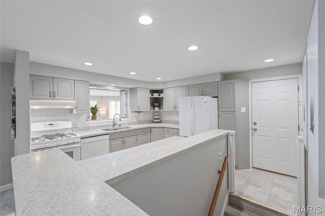 839 Meadow Acres Lane, Mehlville, MO 63125