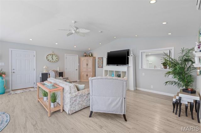 839 Meadow Acres Lane, Mehlville, MO 63125