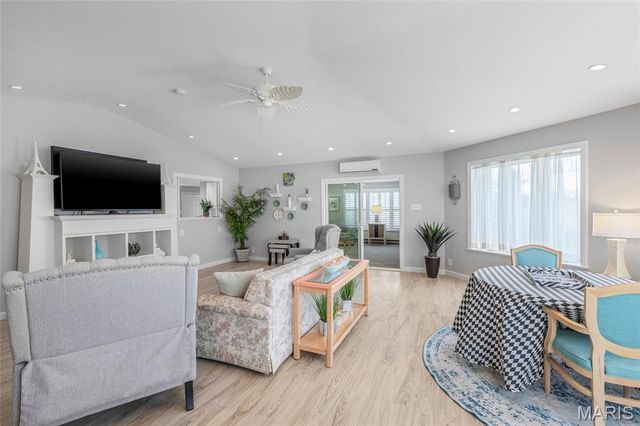 839 Meadow Acres Lane, Mehlville, MO 63125