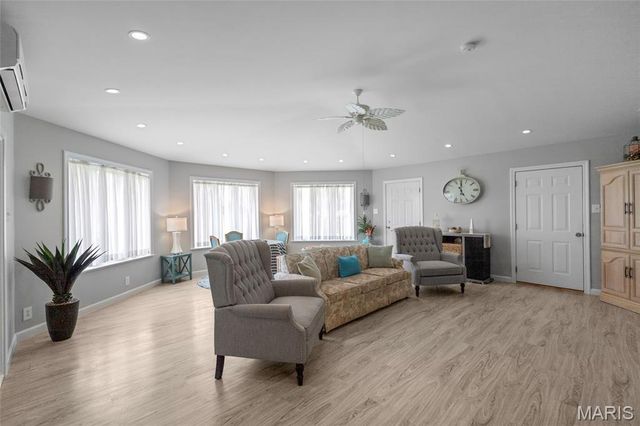 839 Meadow Acres Lane, Mehlville, MO 63125