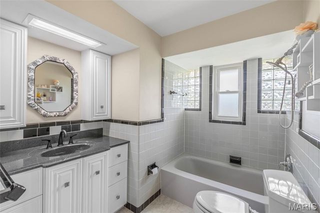 839 Meadow Acres Lane, Mehlville, MO 63125