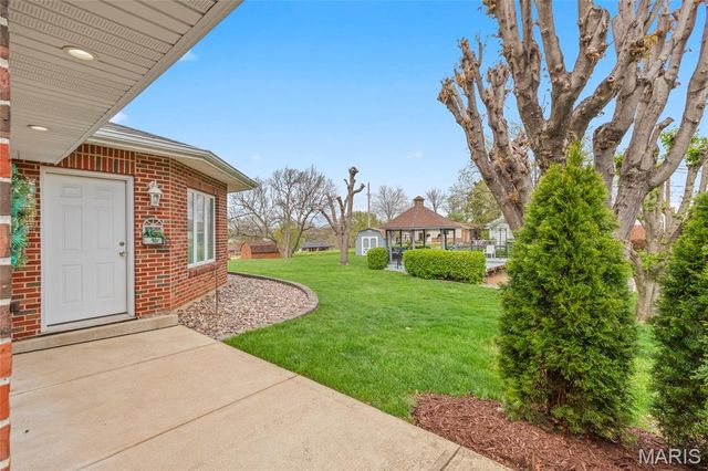 839 Meadow Acres Lane, Mehlville, MO 63125