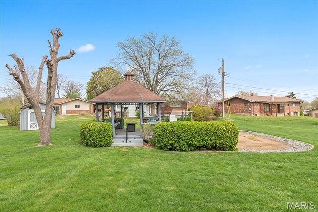 839 Meadow Acres Lane, Mehlville, MO 63125