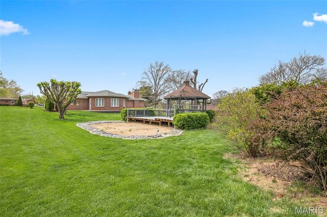 839 Meadow Acres Lane, Mehlville, MO 63125