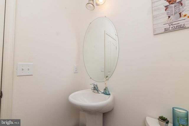 46 CREEKSIDE WAY, Burlington, NJ 08016