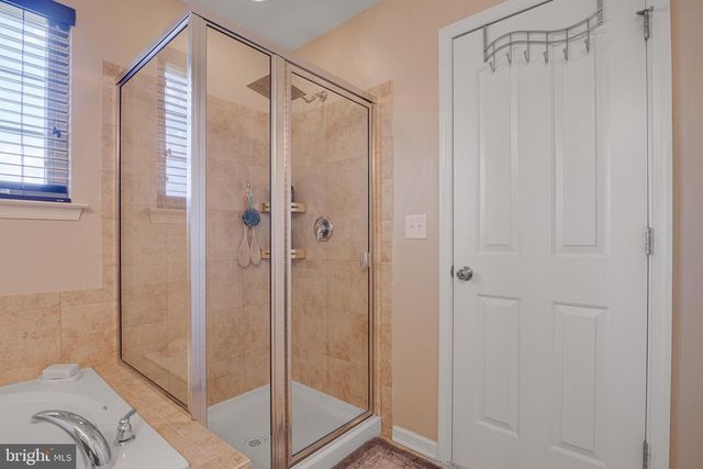 46 CREEKSIDE WAY, Burlington, NJ 08016