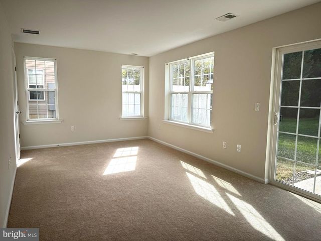46 CREEKSIDE WAY, Burlington, NJ 08016