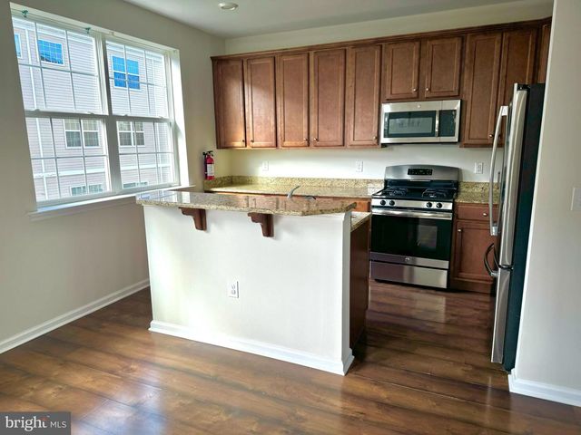 46 CREEKSIDE WAY, Burlington, NJ 08016