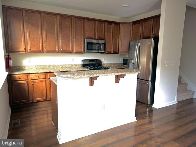 46 CREEKSIDE WAY, Burlington, NJ 08016